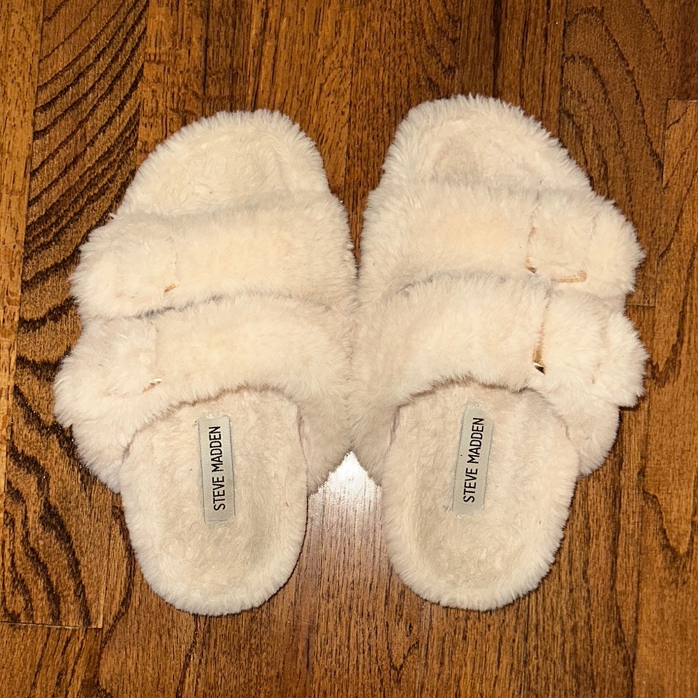 Steve Madden Cream Fuzzy Women's Slippers
